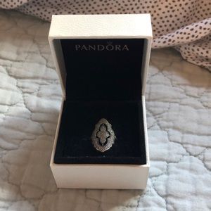 Pandora ring with box